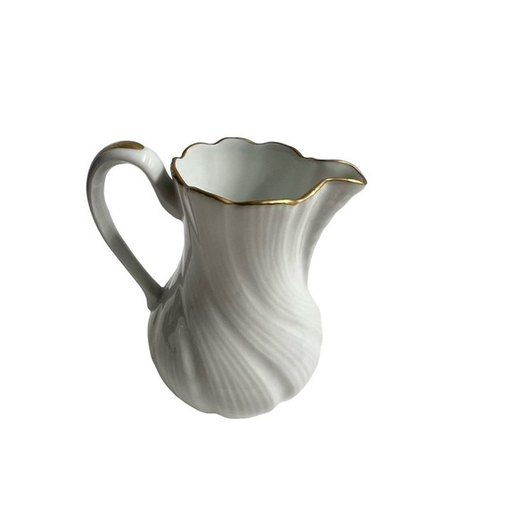 Gorgeous Limoges creamer with Gold Trim - Picture 3 of 4